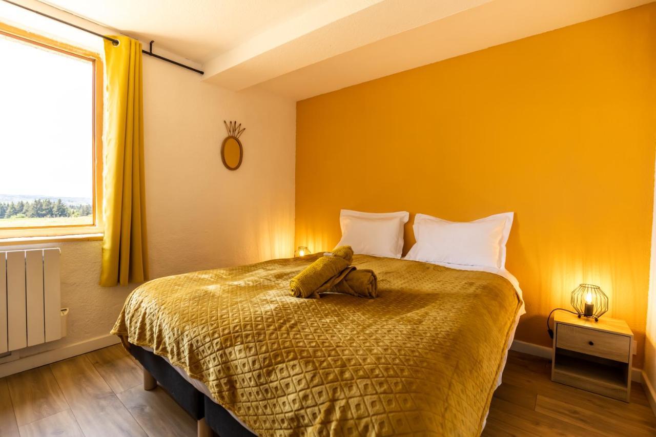 Domaine Du Coq En Pat Bed & Breakfast Augerolles Ngoại thất bức ảnh